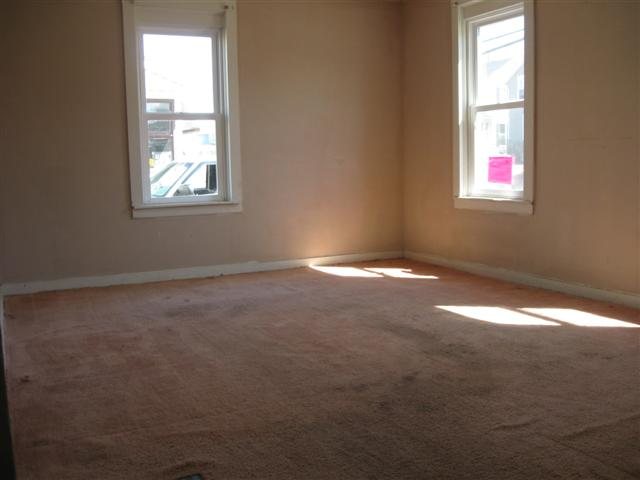 922 East Shawnee Street Freeport, IL 61032 - Photo 4 of 9 an empty room with windows