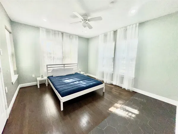 a view of room with window and a ceiling fan