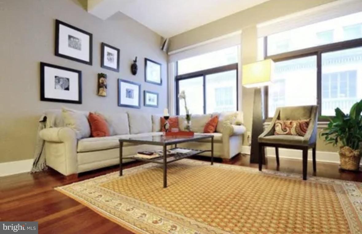1500 Chestnut Street, Unit 4D Philadelphia, PA 19102 - Photo 4 of 26 Modern elegance in a sunlit space.