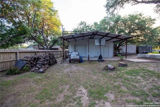$299,999 | 33 Encino Loma, Beeville, TX 78102