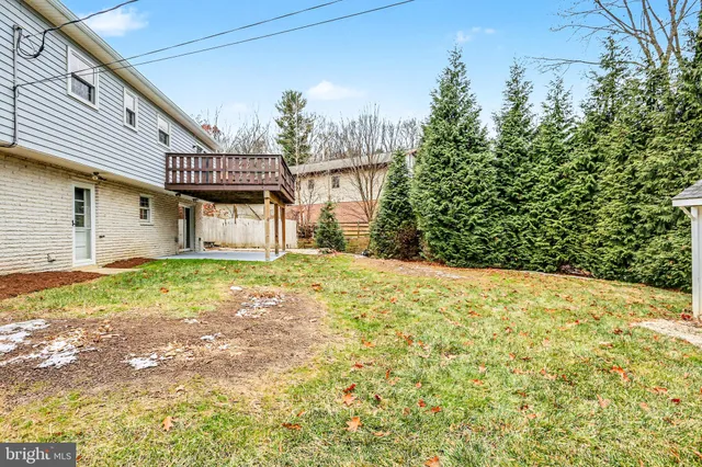 a house view with a outdoor space
