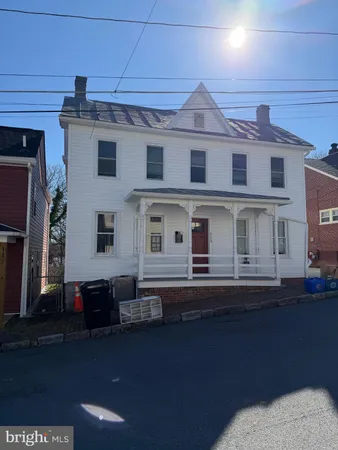 $2,850 | 115 East Monmouth Street, Winchester, VA 22601