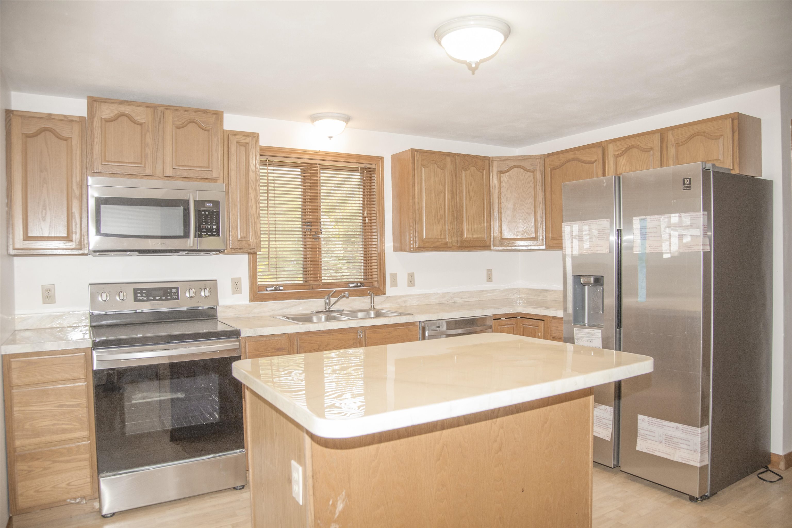 4 Bingham Circle Sandown, NH 03873 - Photo 2 of 23