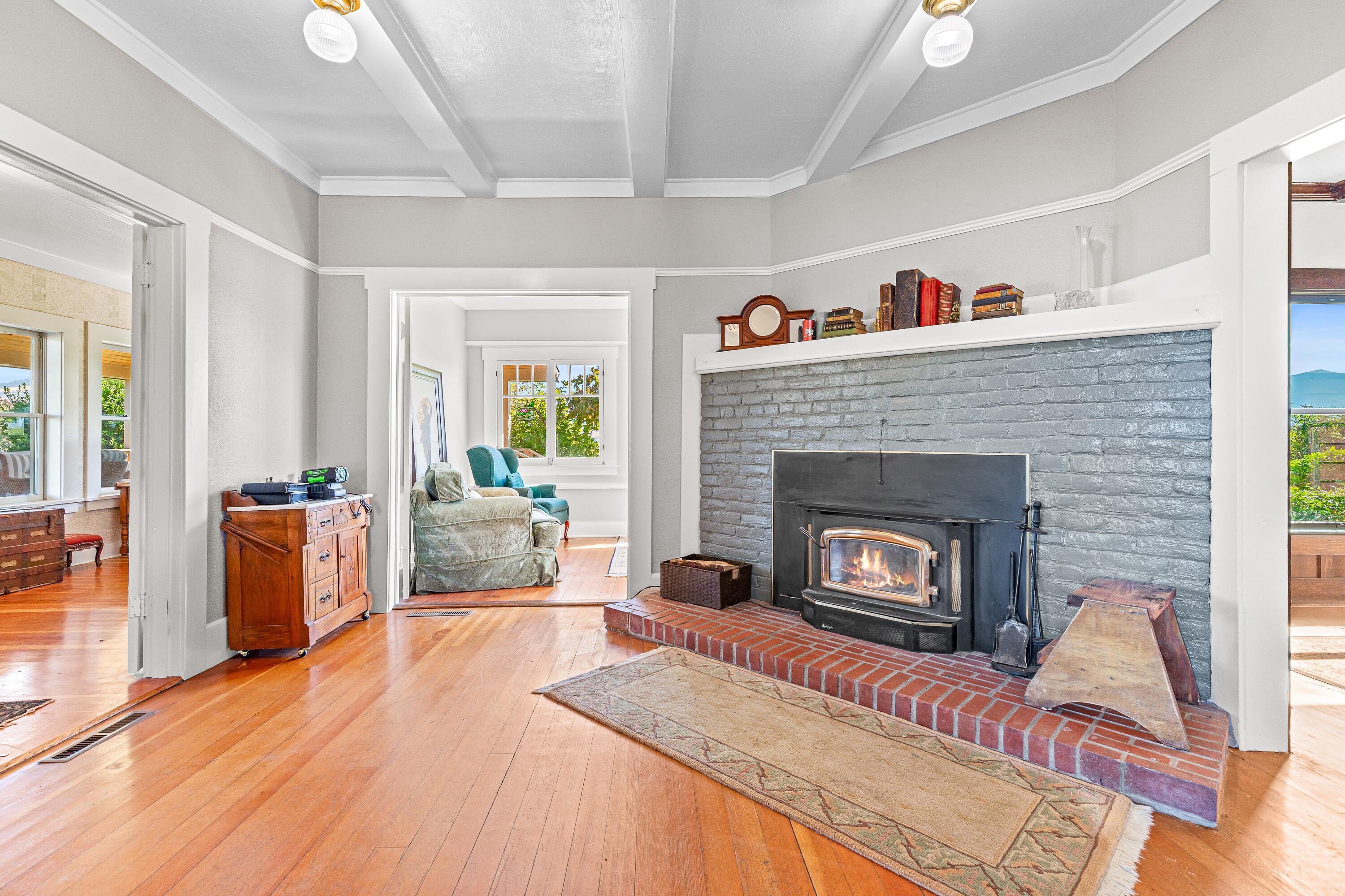 1593 Pioneer Road Talent, OR 97540 - Photo 10 of 50 1593 Pioneer Road, Talent, OR 97540