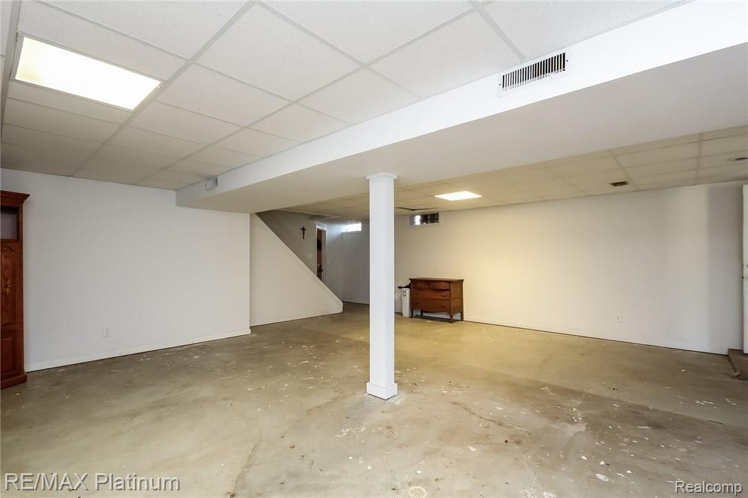 170 Tiplady Road Pinckney, MI 48169 - Photo 19 of 29 028-Family_Room-3747762-medium.jpg