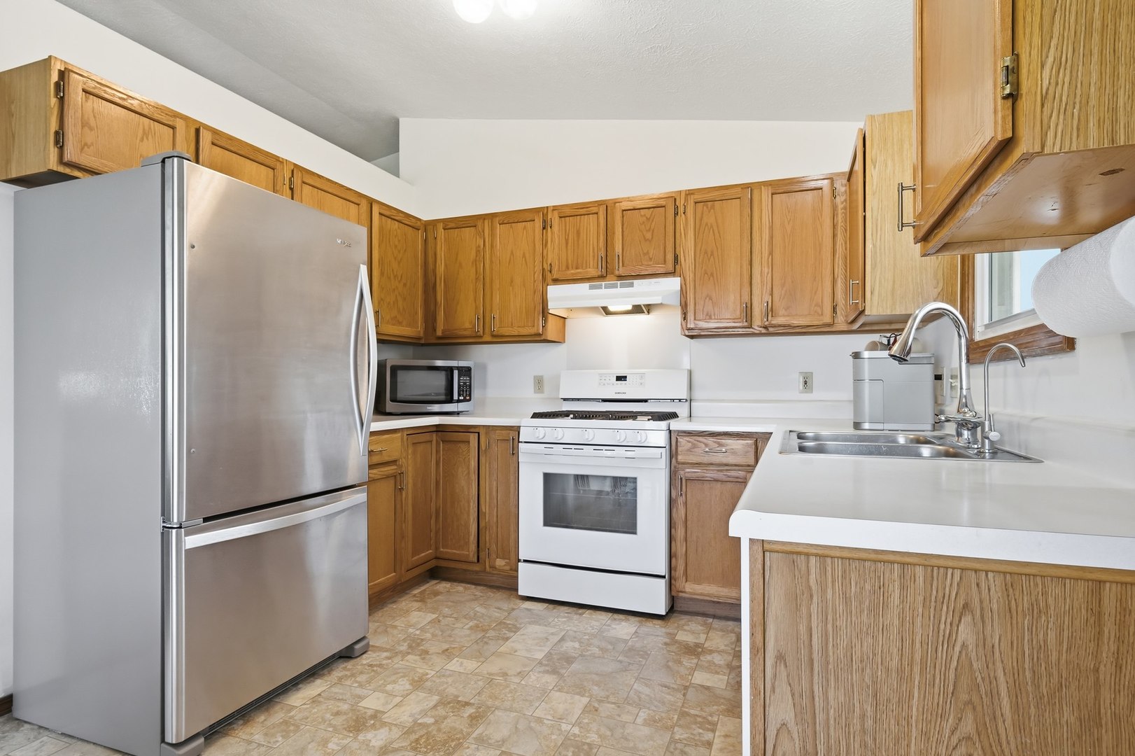 2813 Rocksbury Drive Bloomington, IL 61705 - Photo 10 of 39