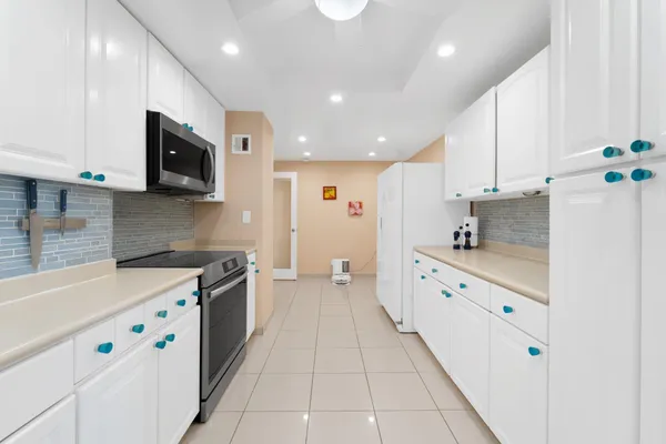 $5,000 | 111 North Pompano Beach Boulevard, Unit 1403, Pompano Beach, FL 33062