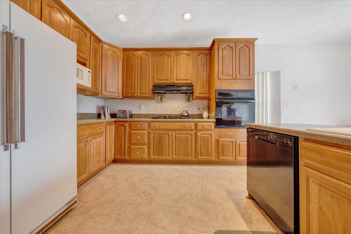 102 High Point Road Moneta, VA 24121 - Photo 11 of 64 Kitchen