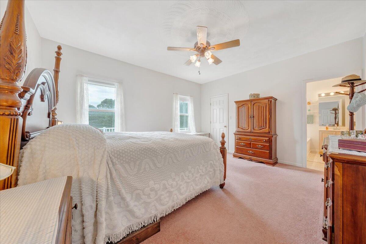 102 High Point Road Moneta, VA 24121 - Photo 18 of 64 Primary Bedroom