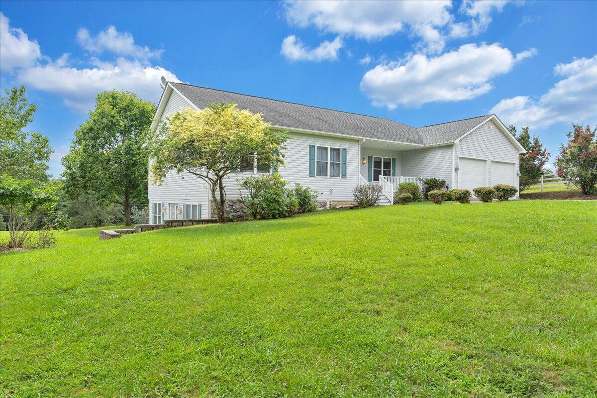 102 High Point Road Moneta, VA 24121 - Photo 3 of 64 48-MIB05084