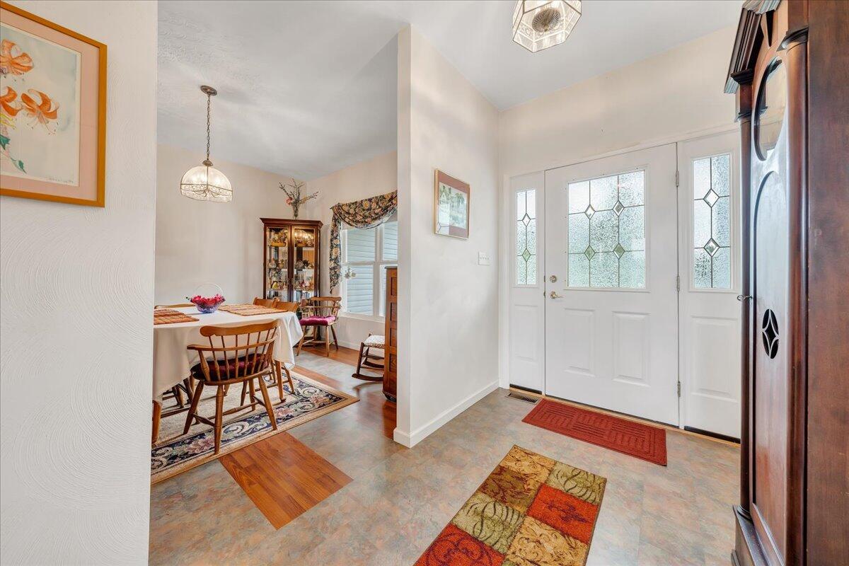 102 High Point Road Moneta, VA 24121 - Photo 4 of 64 Entry