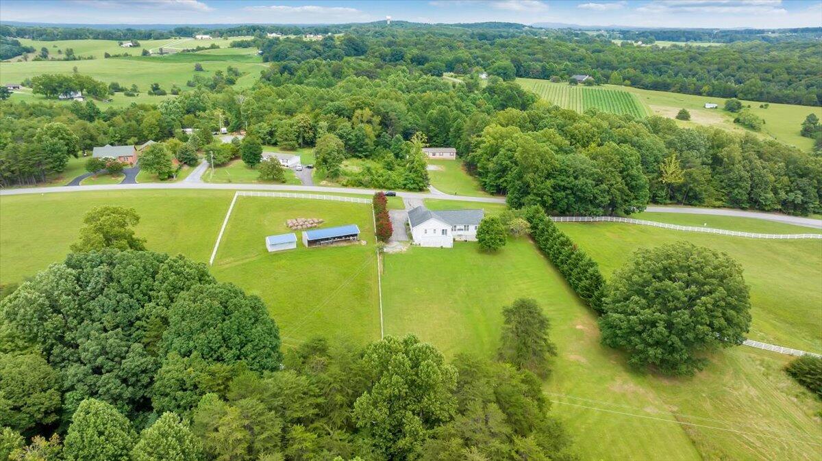 102 High Point Road Moneta, VA 24121 - Photo 54 of 64 60-DJI_20230814152848_0009_D_MIB