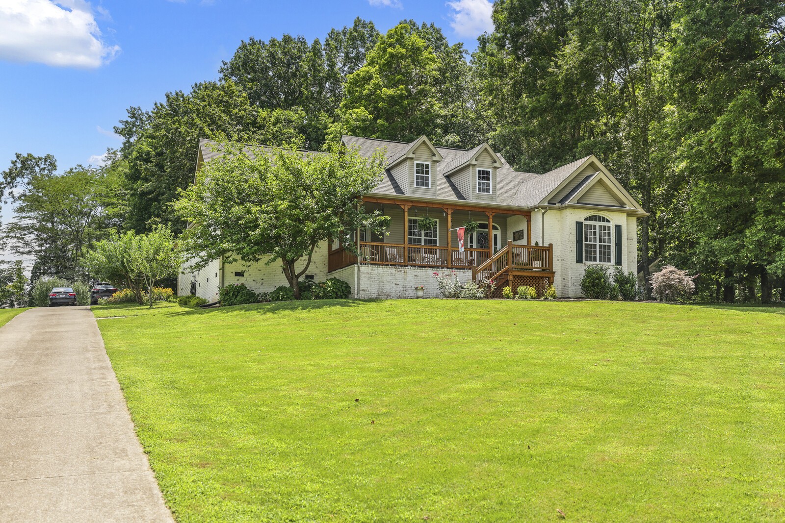 315 Eastside Road Burns, TN 37029 - Photo 4 of 57 a front view of a house with garden