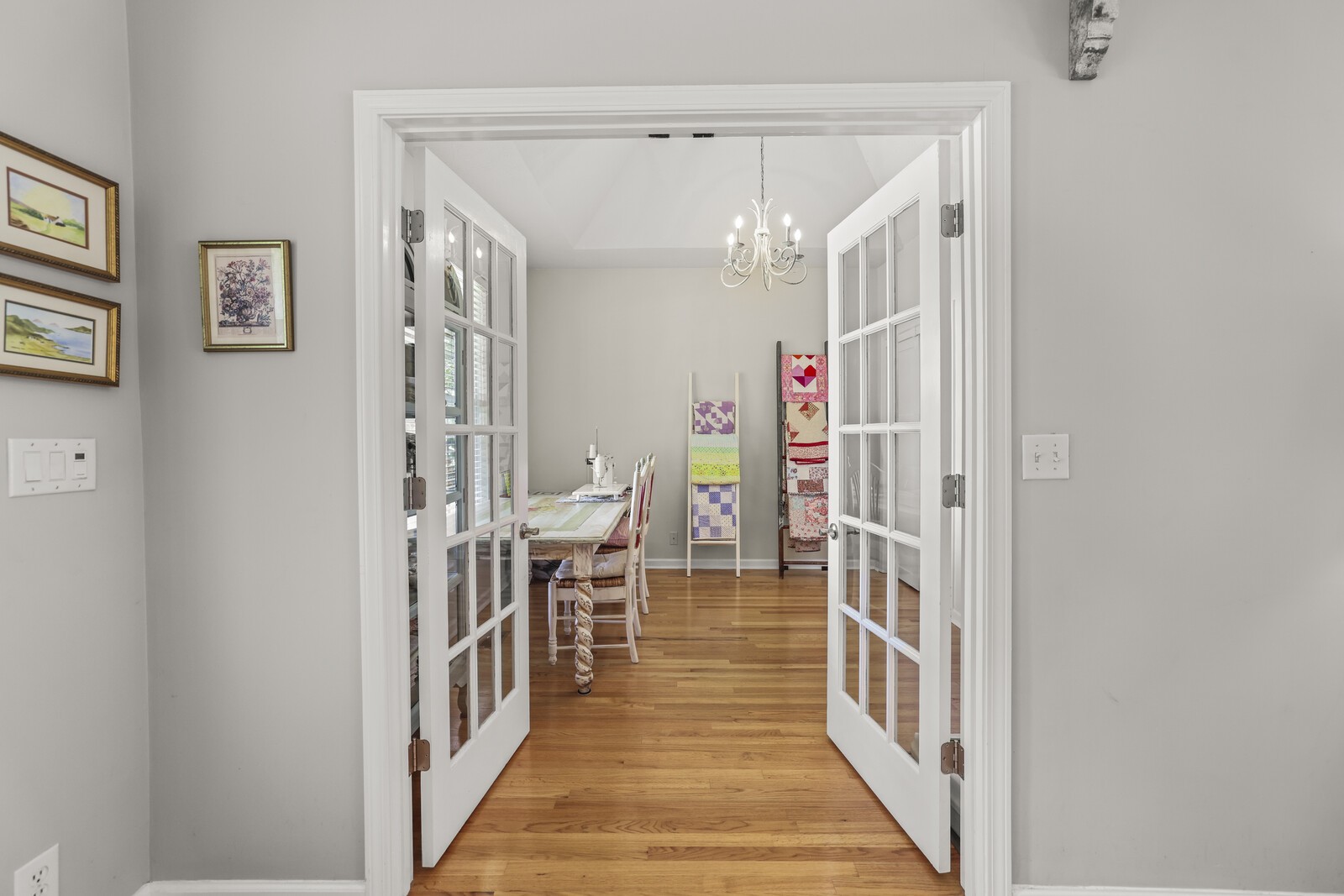 315 Eastside Road Burns, TN 37029 - Photo 8 of 57 a view of a hallway with dining area