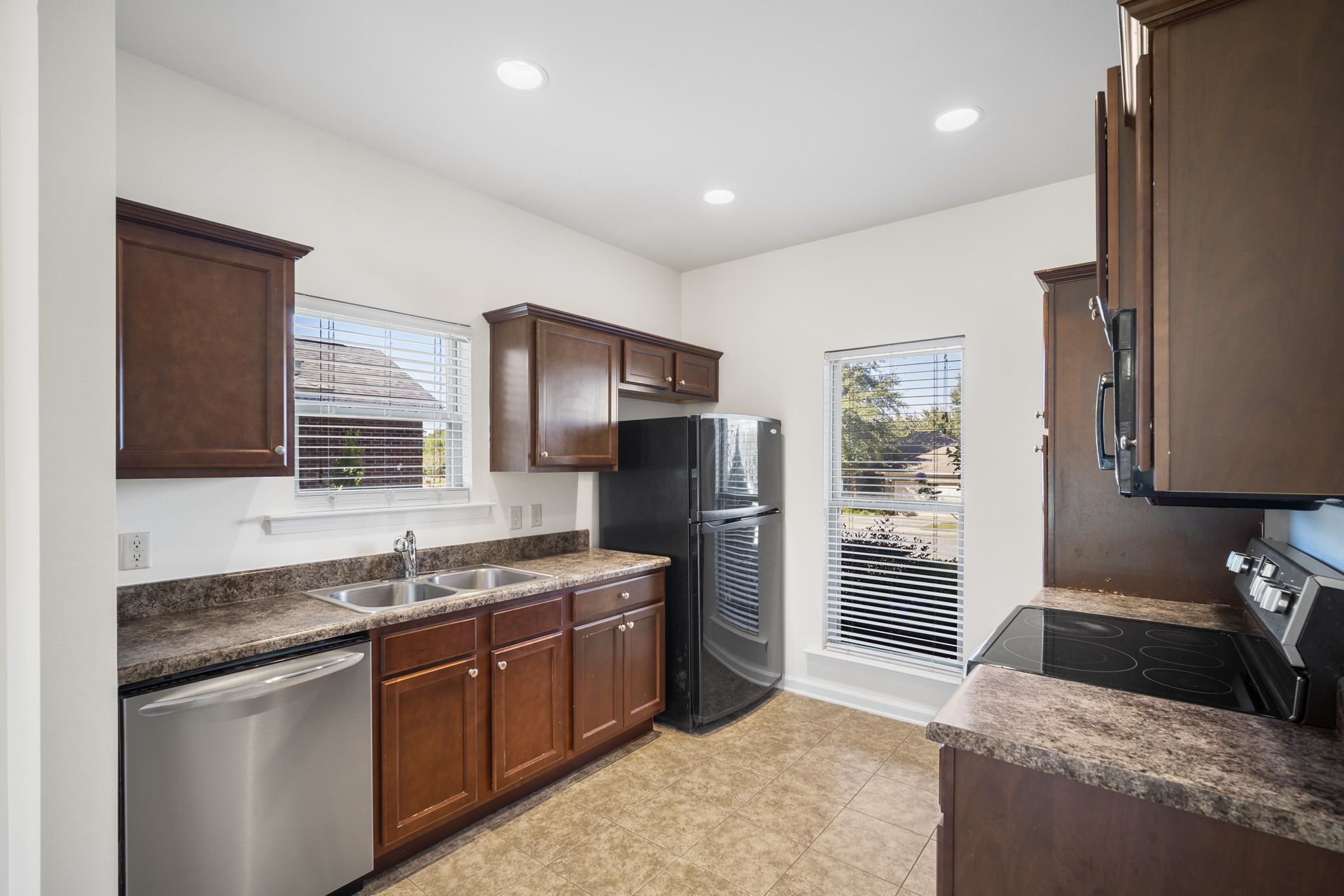 10536 Orkney Way Daphne, AL 36527 - Photo 6 of 24 Kitchen
