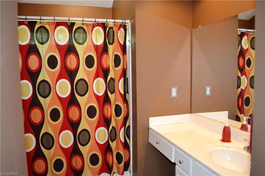 4212 Braddock Road High Point, NC 27265 - Photo 17 of 30 Gallery Image 17