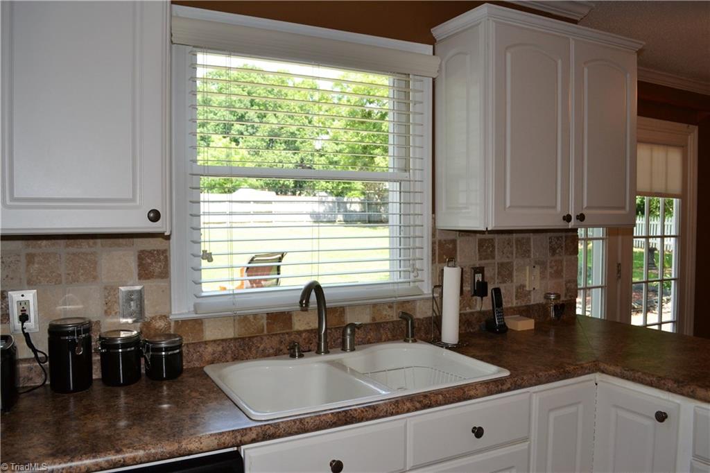 4212 Braddock Road High Point, NC 27265 - Photo 10 of 30 Gallery Image 10