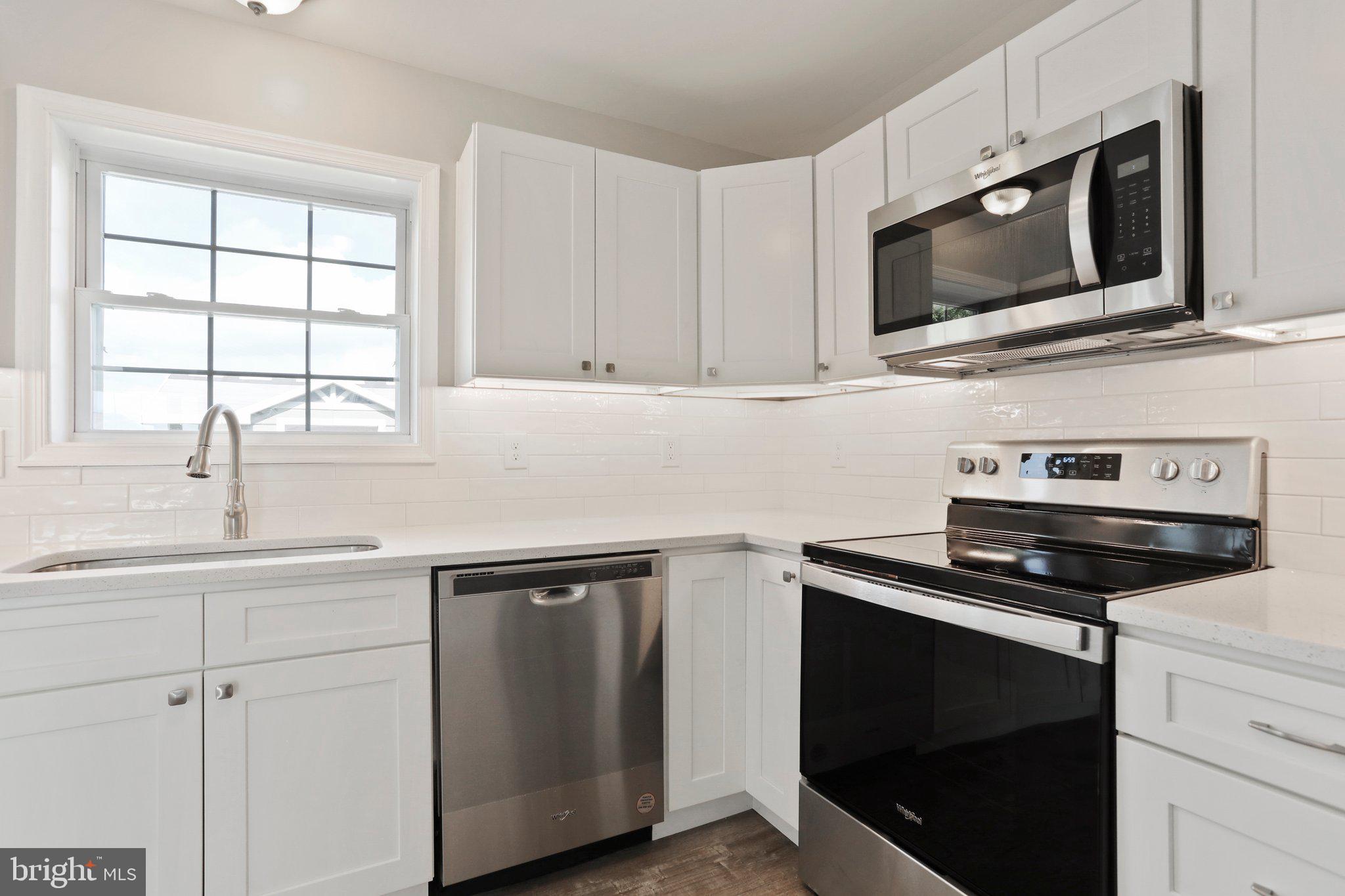 147 Robelei Drive Ranson, WV 25438 - Photo 6 of 40 New stainless appliances