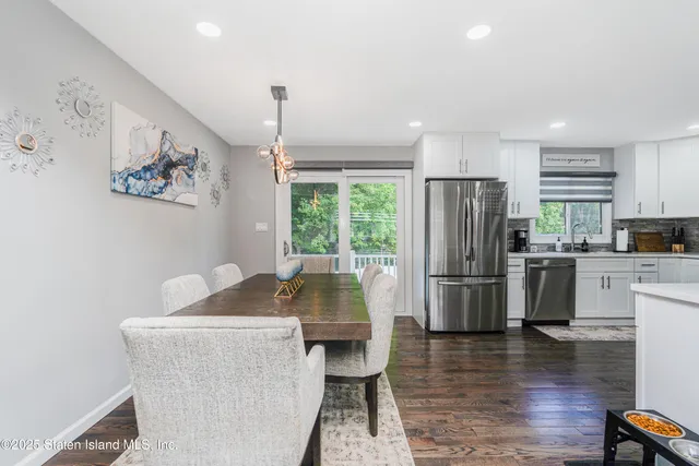 $899,888 | 383 Woodrow Road | Arden Heights