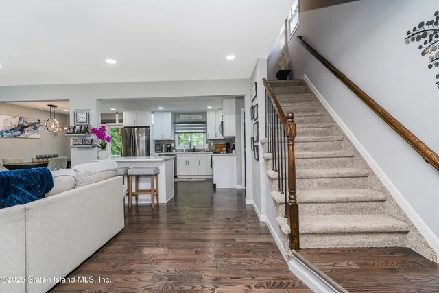 $899,888 | 383 Woodrow Road | Arden Heights