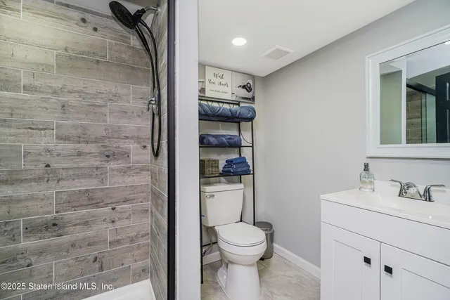 $899,888 | 383 Woodrow Road | Arden Heights