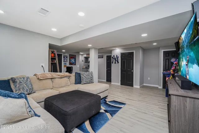 $899,888 | 383 Woodrow Road | Arden Heights