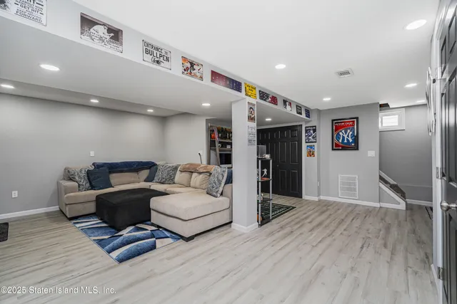 $899,888 | 383 Woodrow Road | Arden Heights