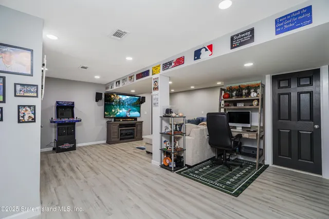 $899,888 | 383 Woodrow Road | Arden Heights