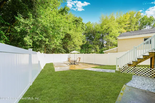 $899,888 | 383 Woodrow Road | Arden Heights