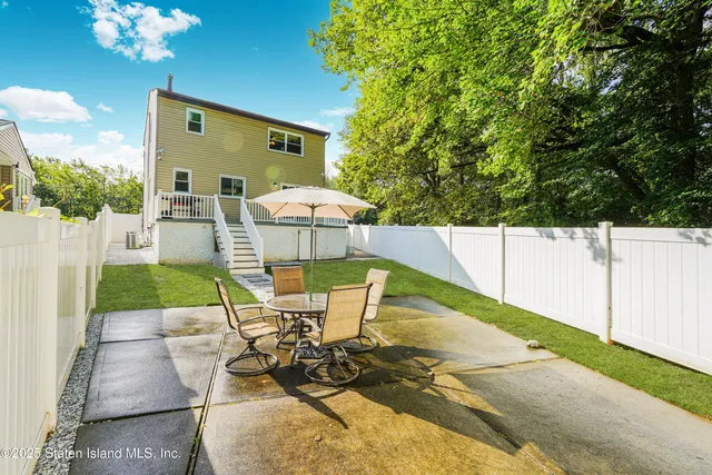 $899,888 | 383 Woodrow Road | Arden Heights