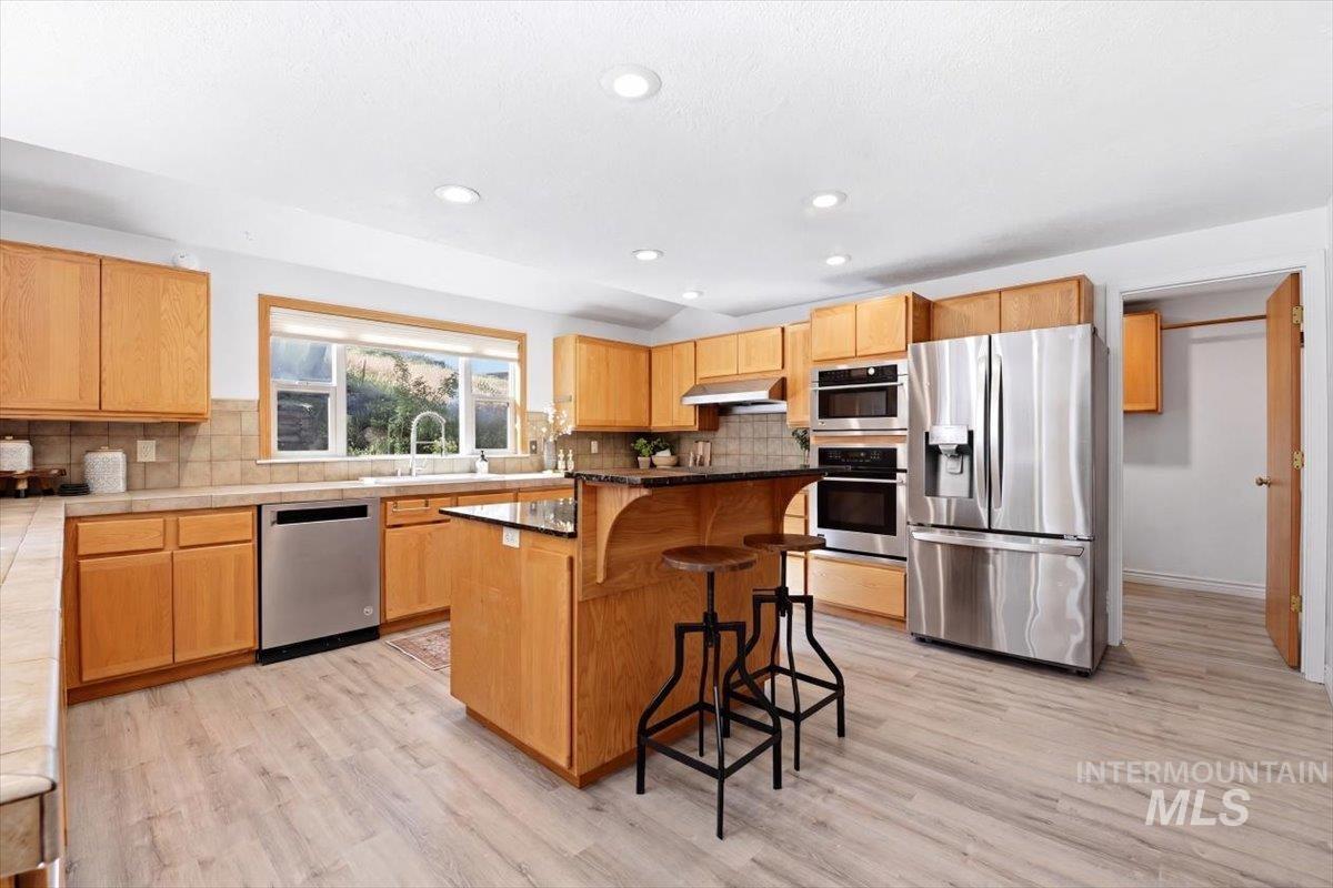 1894 South Stone Ridge Way Boise, ID 83712 - Photo 8 of 32