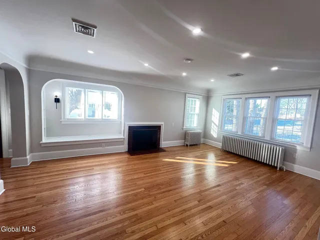 $359,900 | 1971 Nott Street, Niskayuna, NY 12309