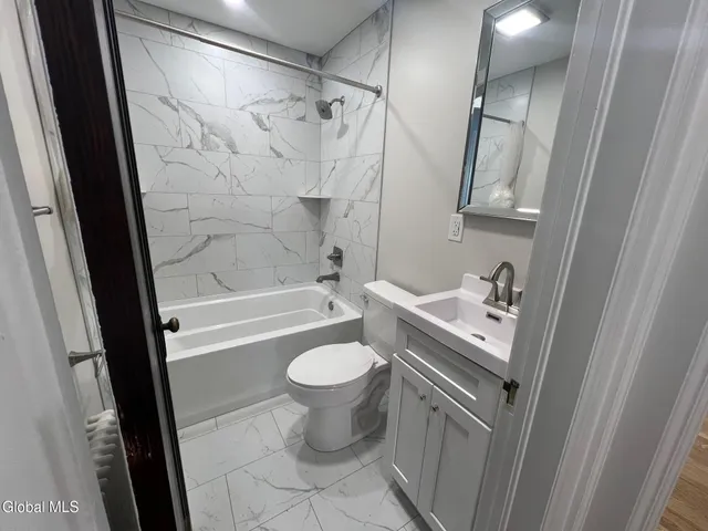 $359,900 | 1971 Nott Street, Niskayuna, NY 12309