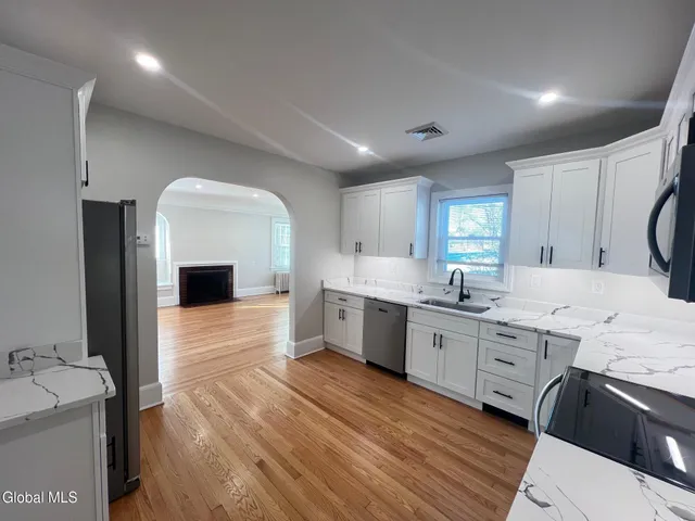 $359,900 | 1971 Nott Street, Niskayuna, NY 12309