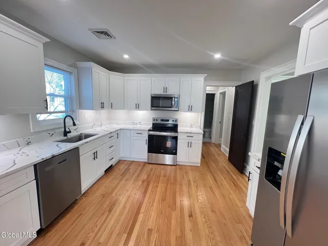 $359,900 | 1971 Nott Street, Niskayuna, NY 12309