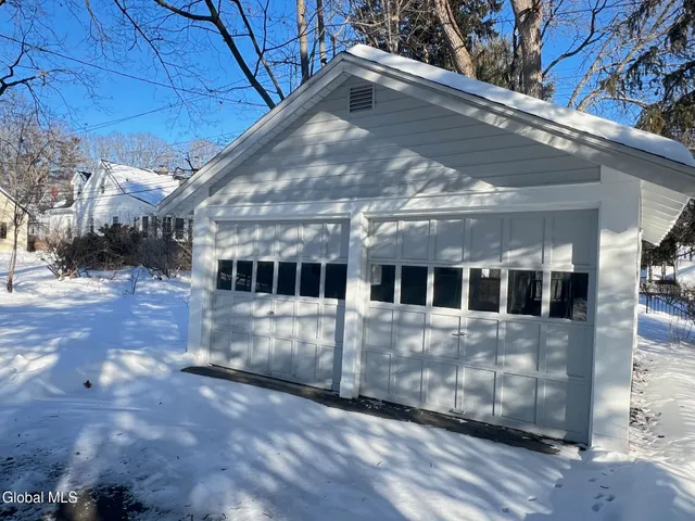 $359,900 | 1971 Nott Street, Niskayuna, NY 12309