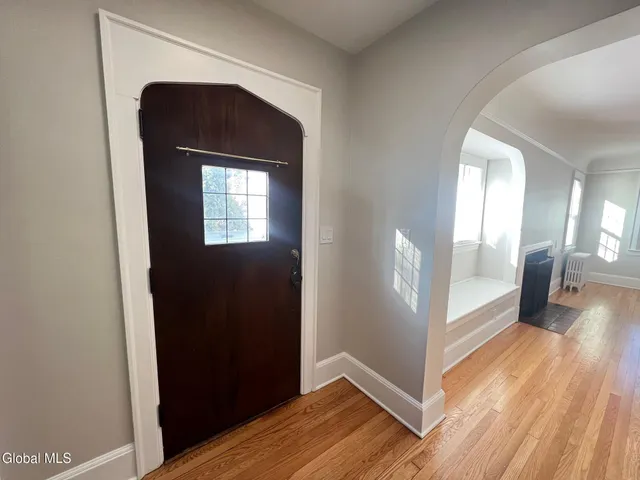 $359,900 | 1971 Nott Street, Niskayuna, NY 12309