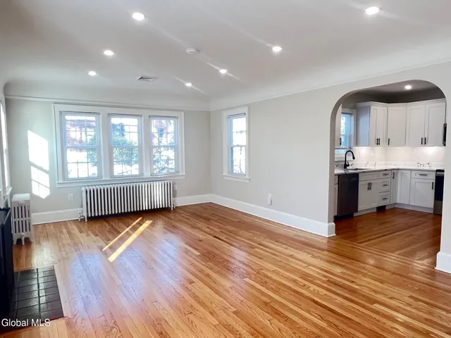 $359,900 | 1971 Nott Street, Niskayuna, NY 12309