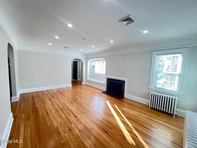 $359,900 | 1971 Nott Street, Niskayuna, NY 12309