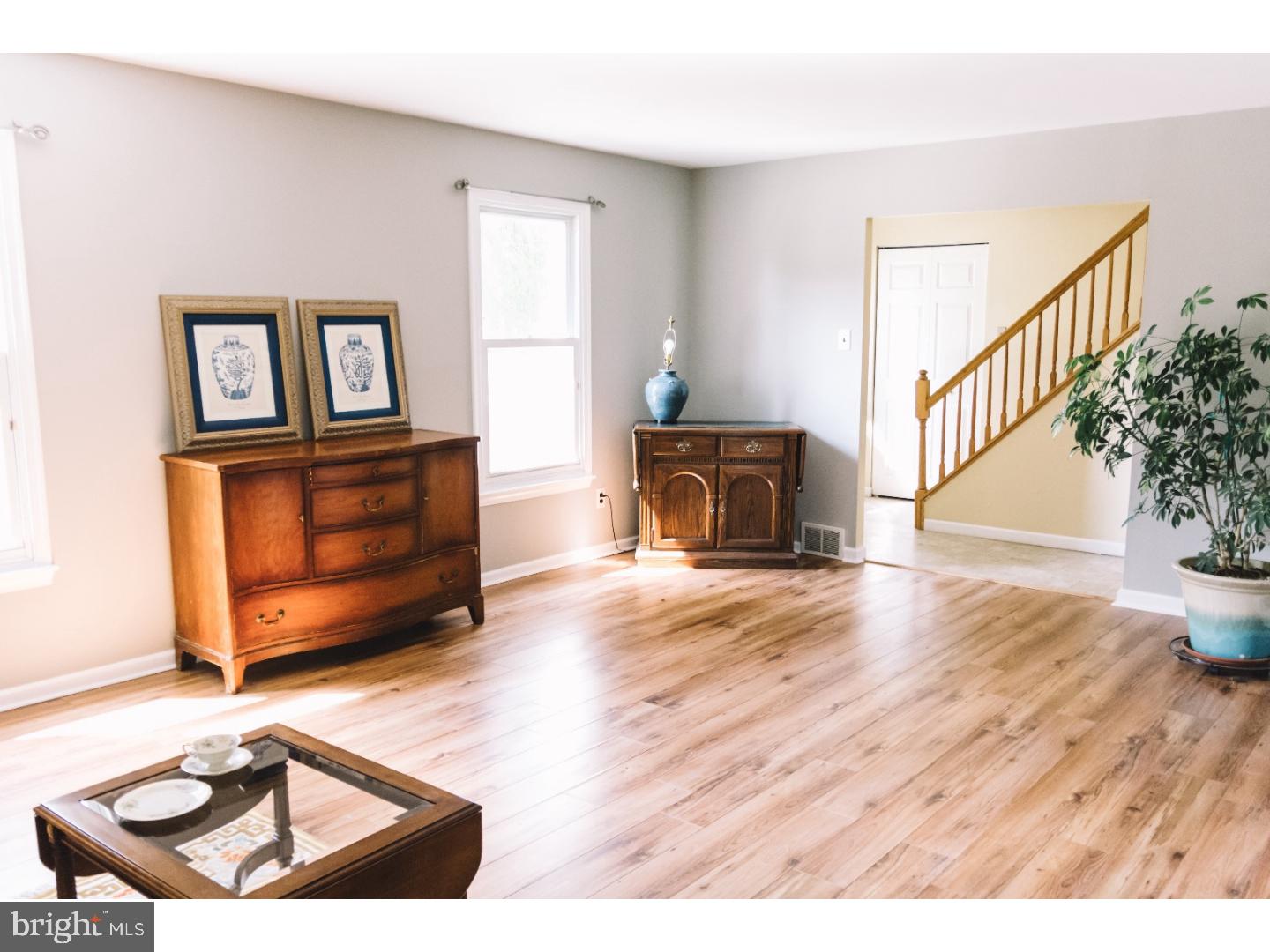 842 Stephen Road Warminster, PA 18974 - Photo 3 of 21 Living Room