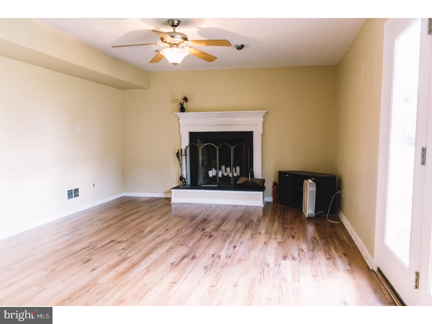842 Stephen Road Warminster, PA 18974 - Photo 10 of 21 Family Room