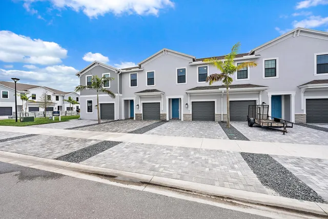 $2,790 | 272 Southwest Sally Way, Stuart, FL 34997