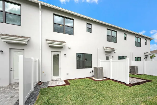 $2,790 | 272 Southwest Sally Way, Stuart, FL 34997