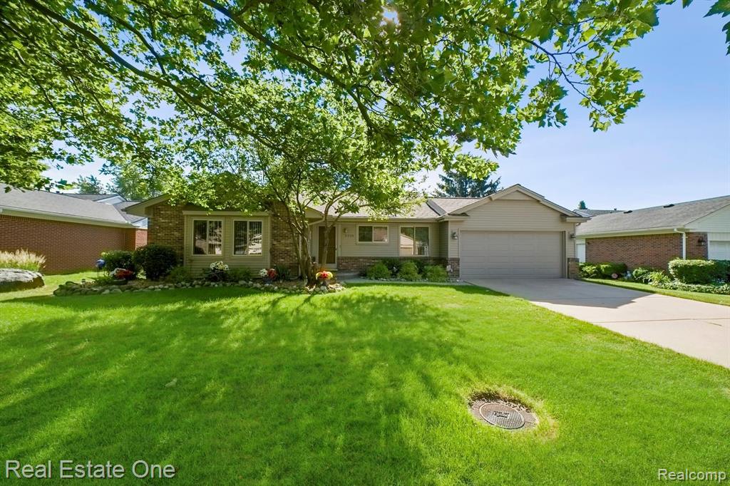 2229 Flanders Drive Rochester Hills, MI 48307 - Photo 2 of 34