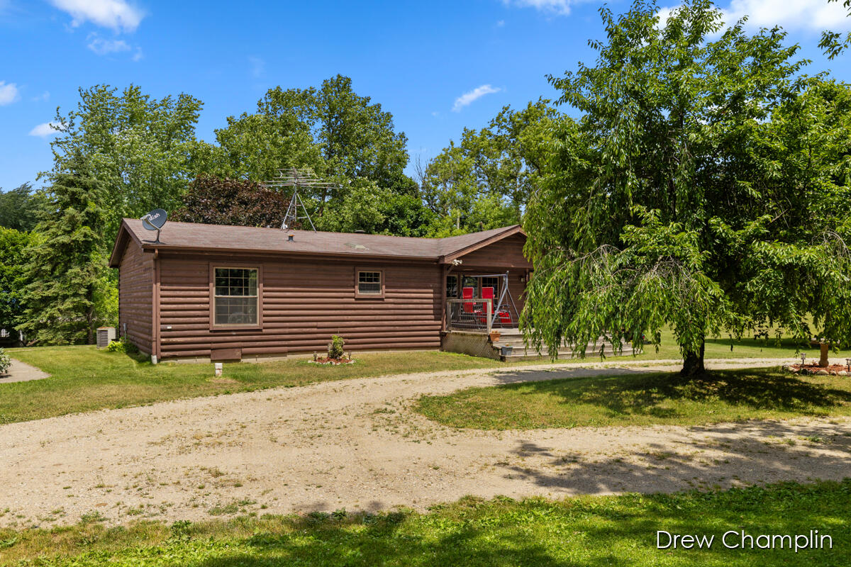 1042 West Freeport Road Freeport, MI 49325 - Photo 3 of 22 IMG_1001