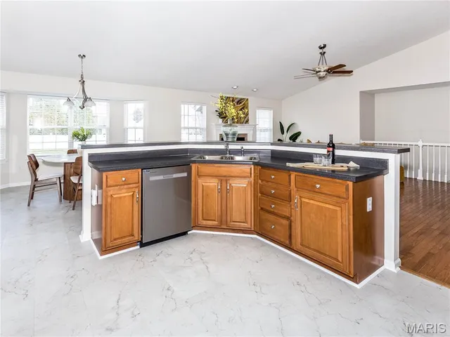 $399,900 | 157 Oak Hill Drive, Maryville, IL 62062