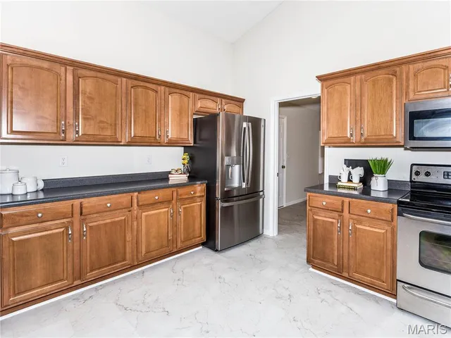 $399,900 | 157 Oak Hill Drive, Maryville, IL 62062