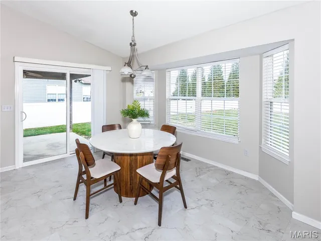 $399,900 | 157 Oak Hill Drive, Maryville, IL 62062