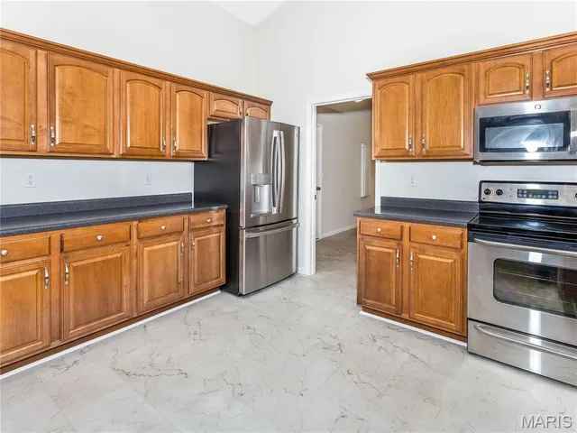 $405,000 | 157 Oak Hill Drive, Maryville, IL 62062