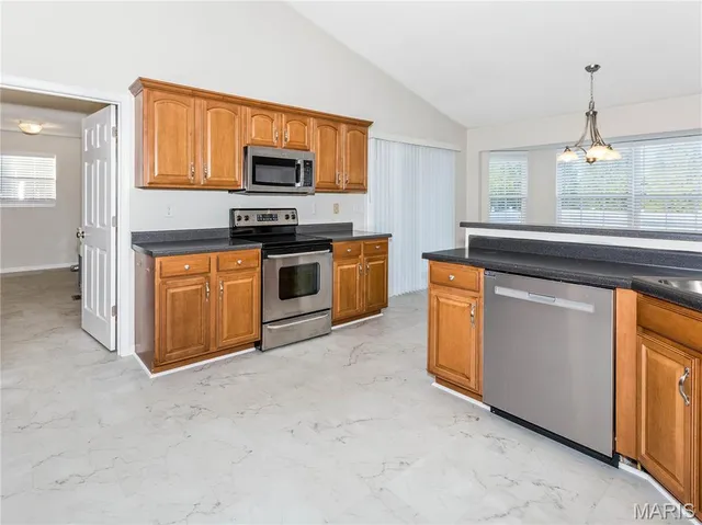 $405,000 | 157 Oak Hill Drive, Maryville, IL 62062